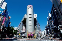 SHIBUYA109の建物は渋谷の街のシンボルとなっている (C) SHIBUYA109ENTERTAINMEN